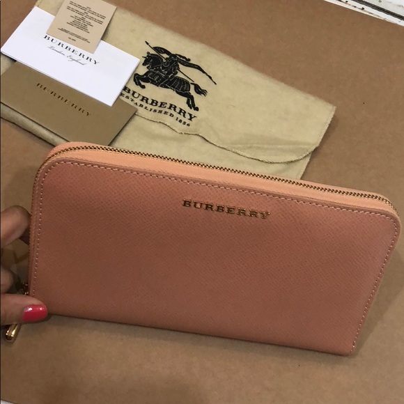 NWOT Burberry Calf Leather Zip Around Wallet - Picture 3 of 8